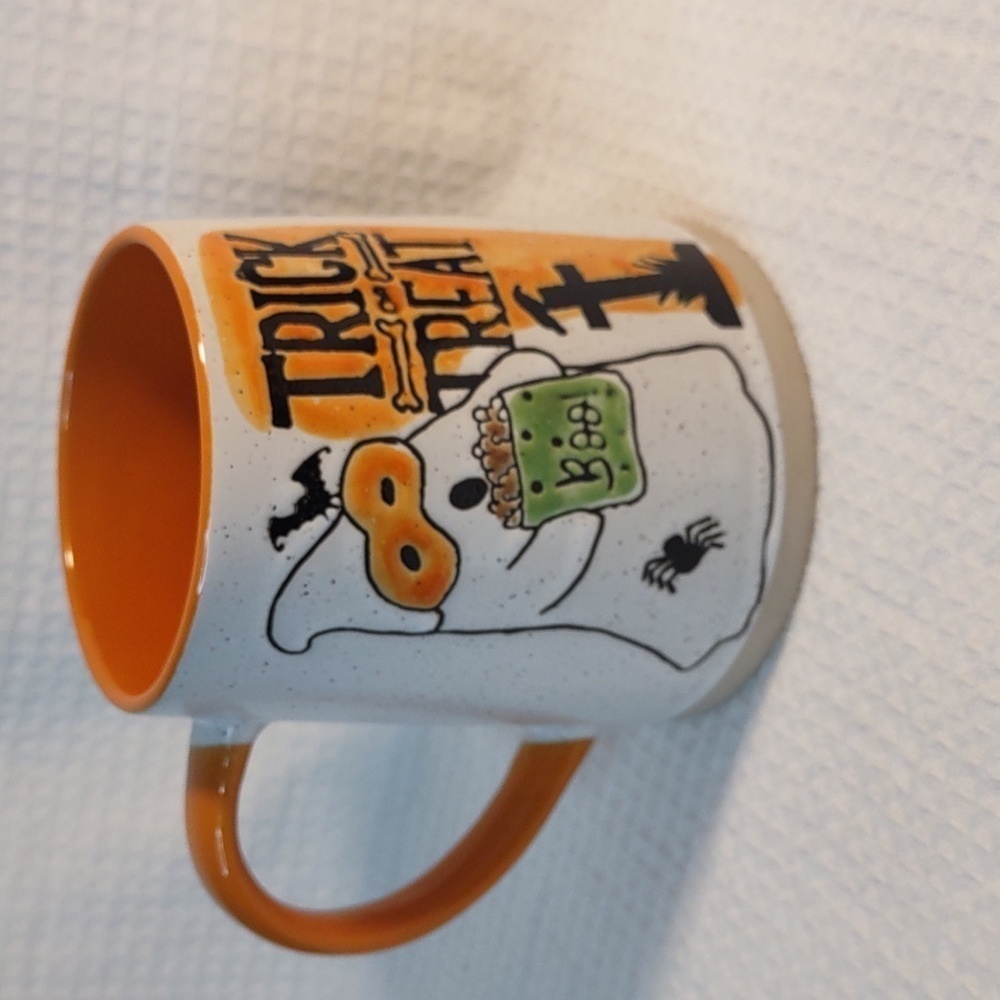 Spectrum Designz Halloween Ghost Trick or Treat Embossed Mug New